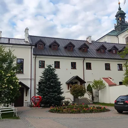 Centrum Dialogu Kultur 호텔 Węgrów