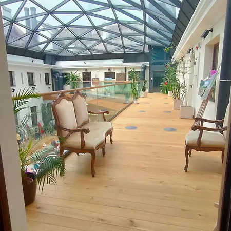 호텔 Centrum Dialogu Kultur *