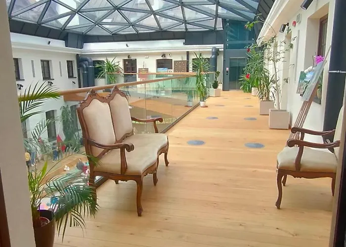 Hotel Centrum Dialogu Kultur *