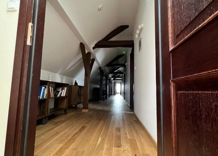 Hotel Centrum Dialogu Kultur *